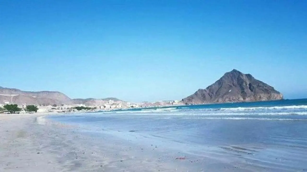 سقطرى ومناطق ومناطق ساحلية.. تقلبات جوية مرتقبة تشمل أمطارًا خفيفة ورياحًا نشطة